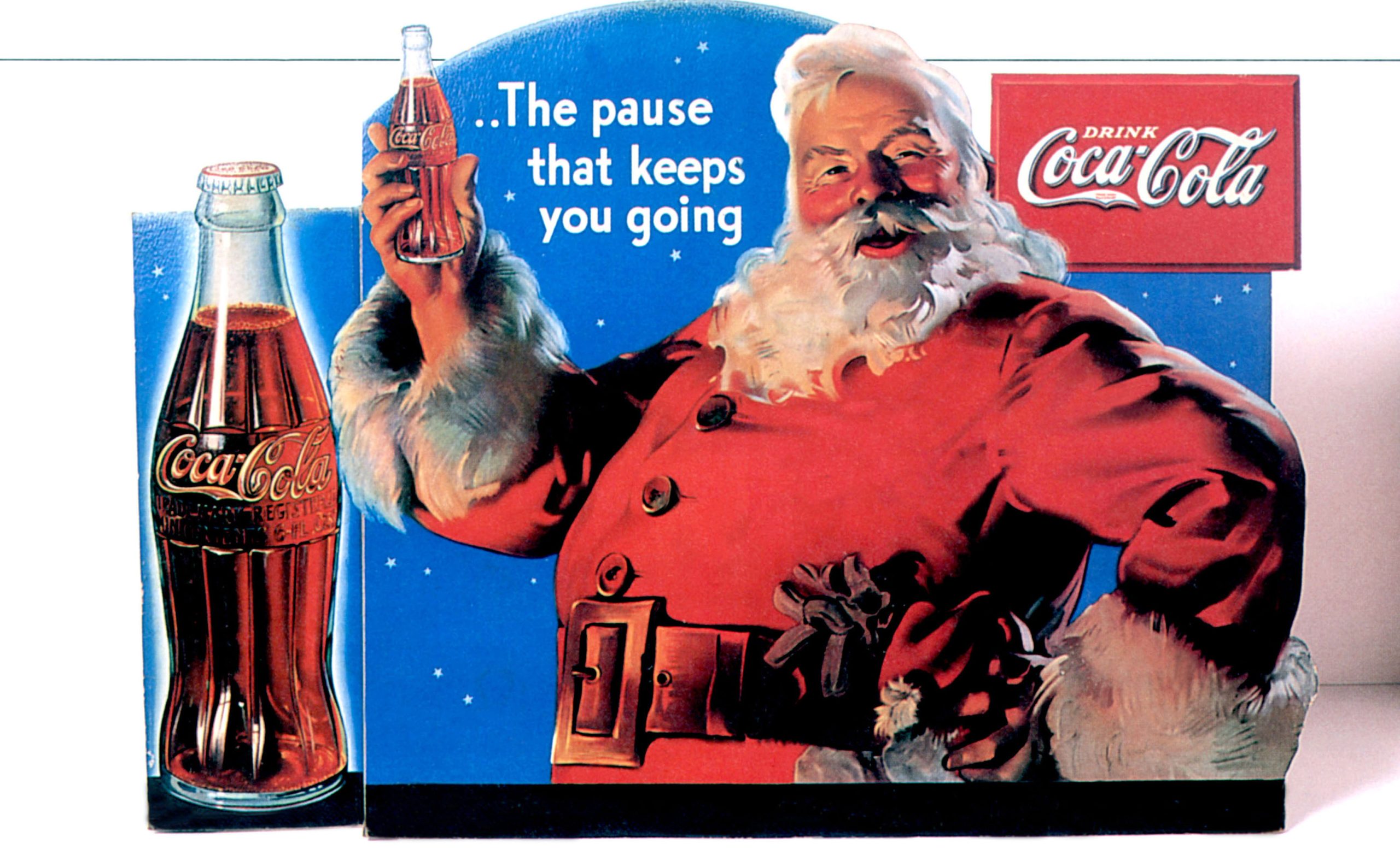 Coca-Cola ông già Noel là biểu tượng không thể thiếu trong mùa Giáng sinh năm nay. Hình ảnh Ông già Noel mặc đồ đỏ cùng cốc Coca-Cola giúp bạn thấy rõ sự kết hợp tuyệt vời của hai yếu tố này. Hãy để nghe vị giác của bạn khiến bạn đắm chìm trong không khí Noel đấy.