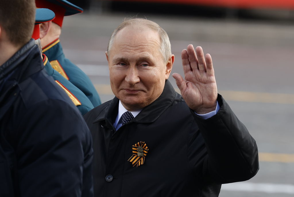 Vladimir Putin tìm lối thoát ra khỏi bãi lầy Ukraine
