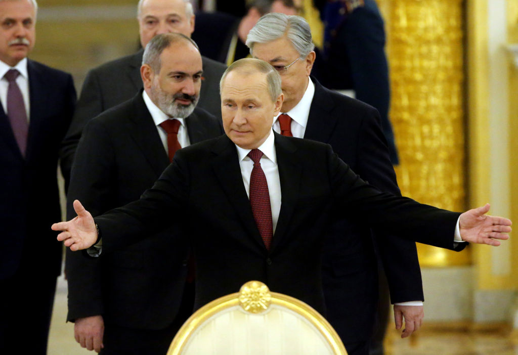 Putin chơi chiêu “ngựa chạy đường dài” với Phương Tây