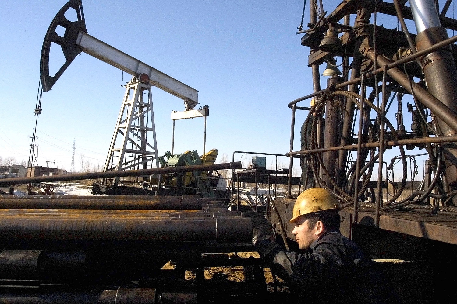 Nga “lọt” qua “kẽ hở” để vẫn kiếm tiền từ xuất khẩu dầu thô như thế nào?