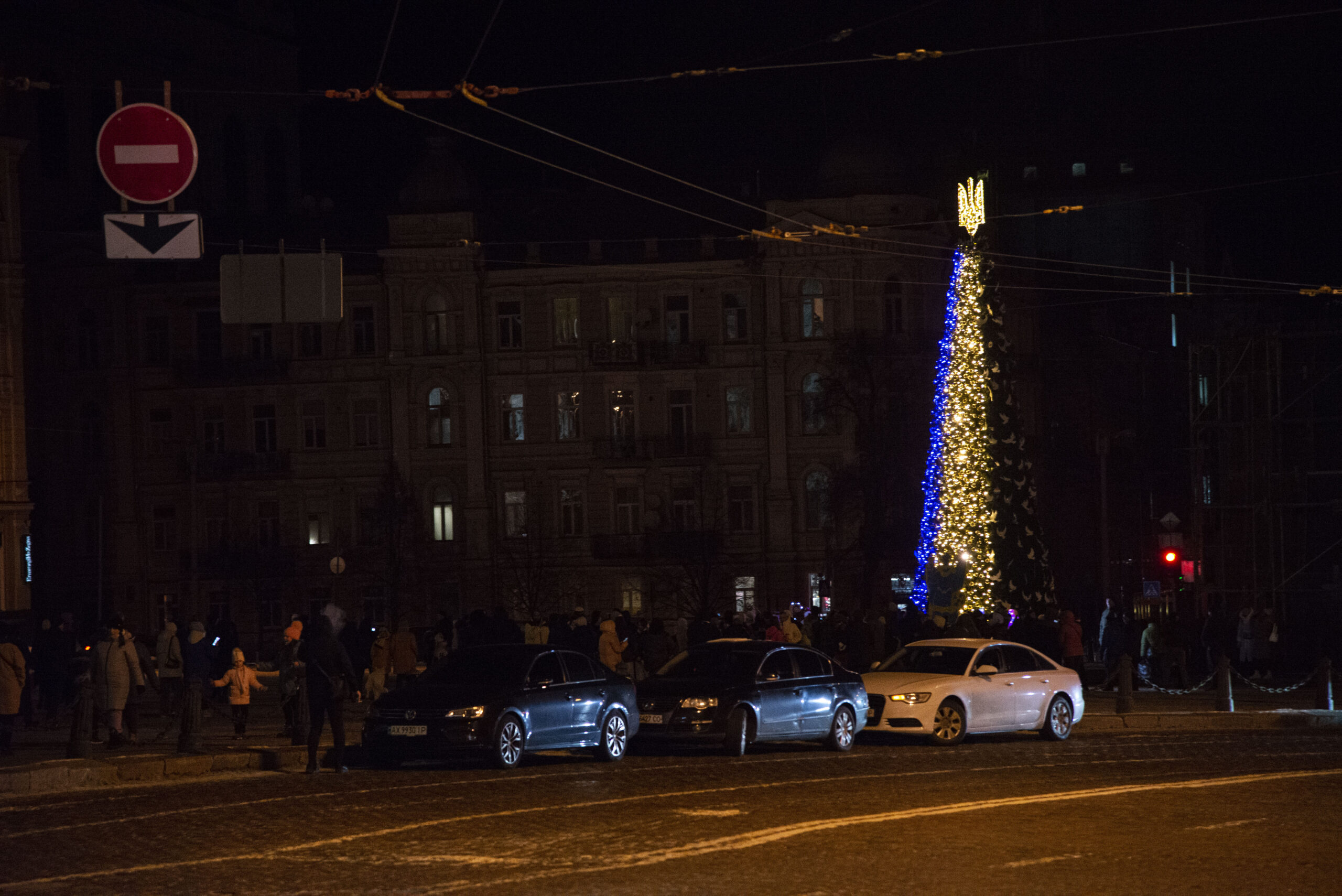 Cây Giáng Sinh 'bất khả chiến bại' ở Kyiv