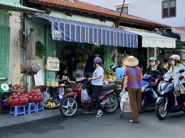 Sài Gòn: Tại sao chợ truyền thống ế?