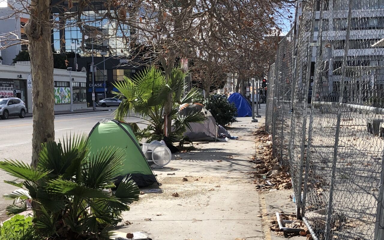 California có thể phải trả $300 triệu liên quan đến người vô gia cư