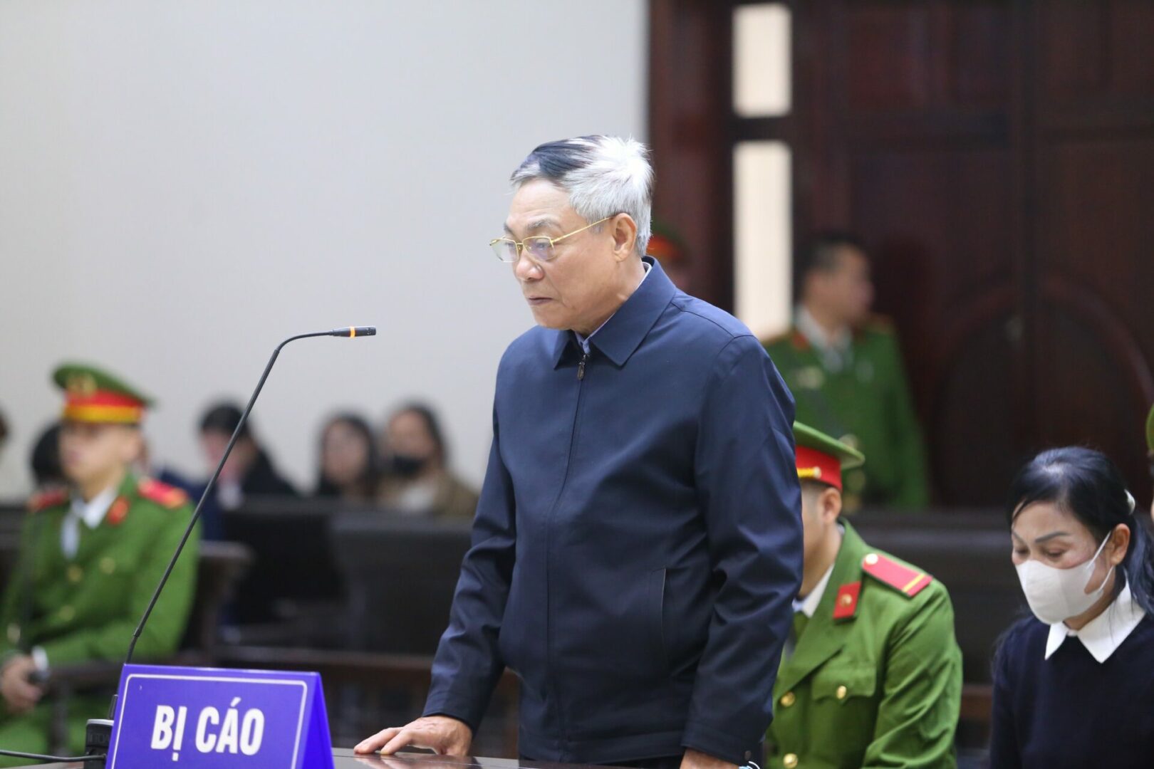 Khi vành móng ngựa là ‘giường bệnh’ của quyền lực đã mất